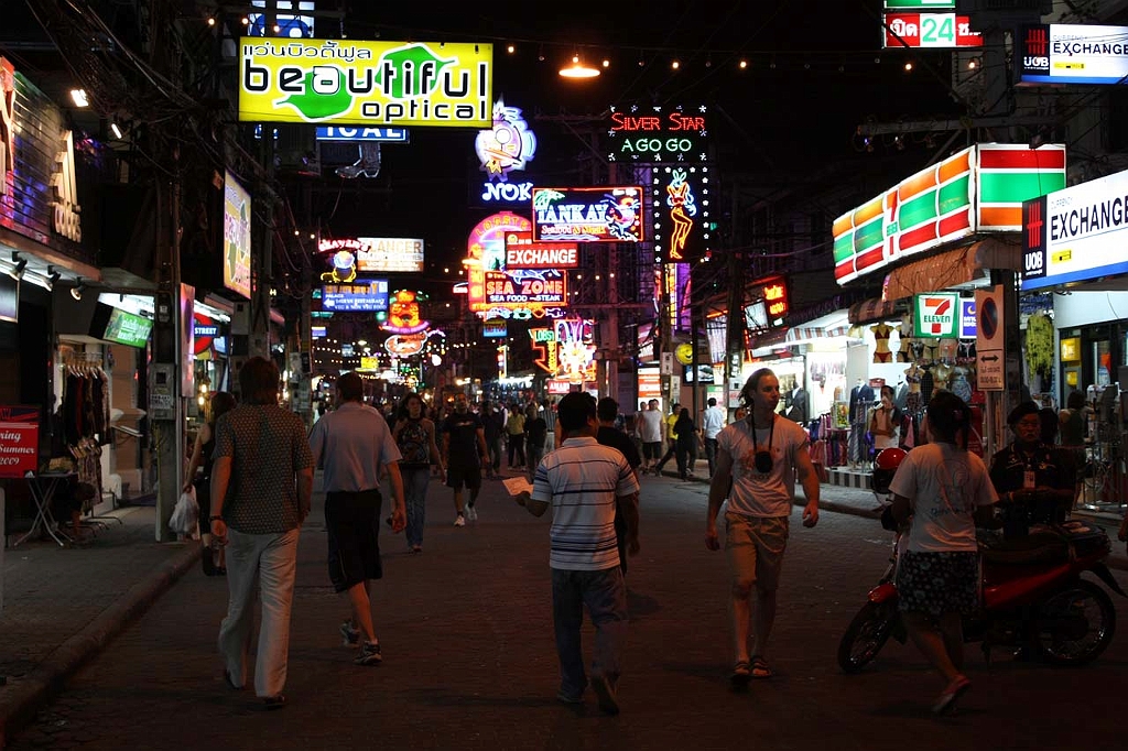 IMG_2472p.jpg - Pattaya nocą / Pattaya at night