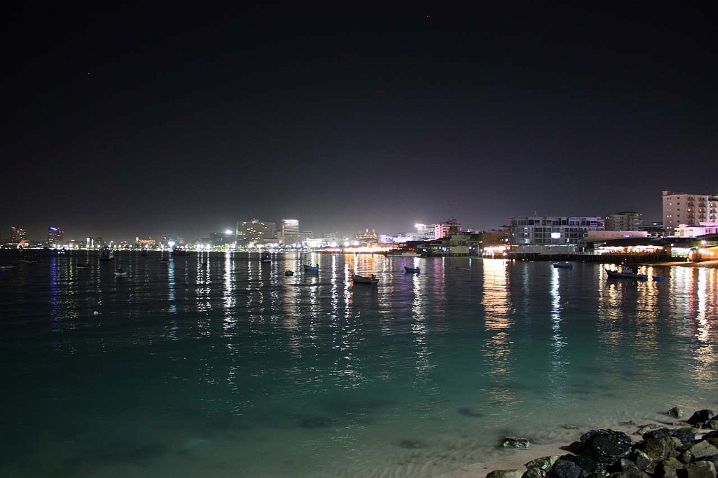 IMG_2481p.jpg - Plaża Pattaya nocą / Pattaya Beach at night