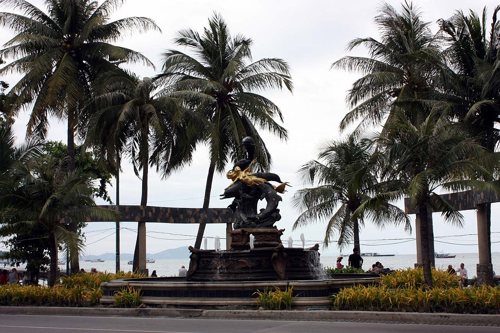 IMG_2584p.jpg - Pomnik na Pattaya / Monument on Pattaya